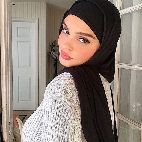 #evonwahab Hijab Swag, Hijab Turban Style, Hijab Style Tutorial, Modern Hijab Fashion, Muslim Women Fashion, Muslim Women Hijab, Muslim Fashion Hijab, Hijabi Outfits Casual, Muslimah Aesthetic