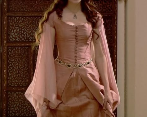 Medieval Princess Aesthetic, 1600s Dress, Pink Medieval Dress, Medieval Girl, Medieval Princess, Viking Dress, Medieval Woman, Old Fashion Dresses, Fantasy Dresses