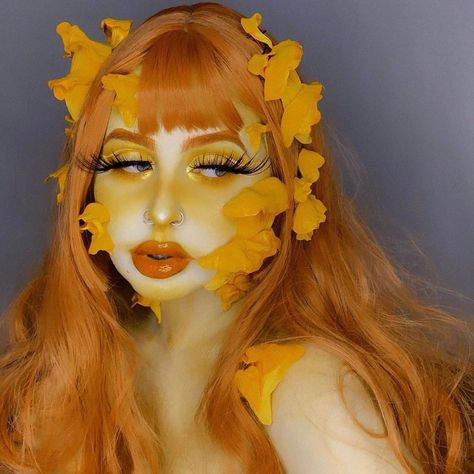 Mushroom Princess, Ghost Ideas, Mushroom Things, Mushroom Costume, Yellow Mushroom, Into The Forest, Inspired Makeup, Hairstyles And Makeup, Make Up Inspiration