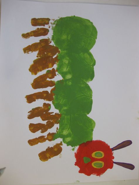 Decorations Hungry Caterpillar Classroom, A Very Hungry Caterpillar, Caterpillar Art, Hungry Caterpillar Craft, Hungry Caterpillar Activities, Babysitting Crafts, Caterpillar Craft, Craft Work For Kids, Her First Birthday