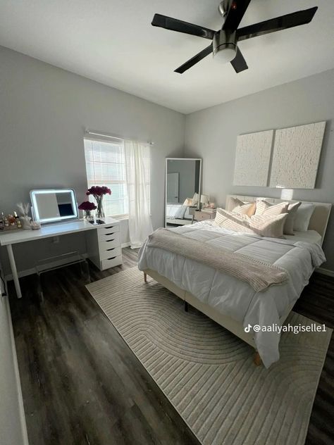 Grey Room Ideas Bedroom, Green Bedrooms, Green Cabin, Fall Bedroom Ideas, Luxury Room Bedroom, Cozy Fall Bedroom, Classy Bedroom, Dream Apartment Decor, Dekorasi Kamar Tidur