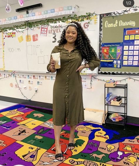 Black Women Teachers, Education Major Outfits, Black Teacher Outfits Elementary, Black Teacher Aesthetic, Teacher Aesthetic Female, Elementary Teacher Aesthetic, Teacher Outfits Black Women, Theater Teacher, Teacher Vision Board