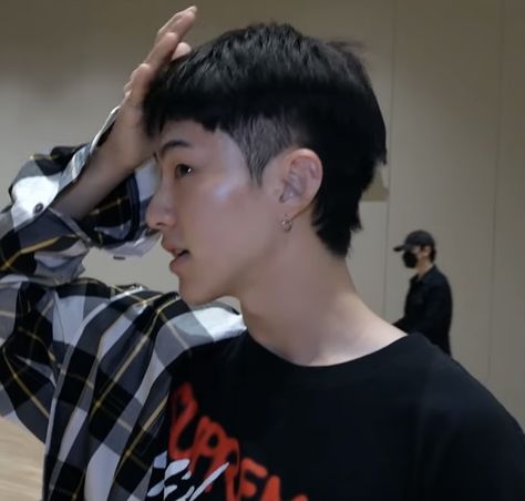 Seventeen ‘Attacca’ Dance Practice Behind 211102 Hoshi Black Hair, Seventeen Attacca, Hoshi Icon, Winner Ikon, Seventeen Hoshi, Seventeen Going Seventeen, Frat Boy, Hoshi Seventeen, Seventeen Wonwoo