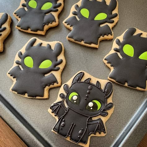 How To Train Your Dragon Cookies, How To Train Your Dragon Cupcakes, Toothless Cookies, Dragon Cookies Decorated, No Bake Sugar Cookies, Dragon Cookies, Pastel Cupcakes, Royal Iced Cookies, Disney Cookies