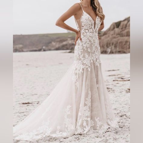 Allure Bridal Wedding Dress Fit And Flare, Gala By Galia Lahav Wedding Dress, Dream Beach Wedding Dress, Simple Comfortable Wedding Dress, Wedding Dresses Lace Glitter, Allure Romance Wedding Dress, Wedding Dresses For Skinnies Girl, Wedding Dresses Split Leg, Bohemian Bridal Dress