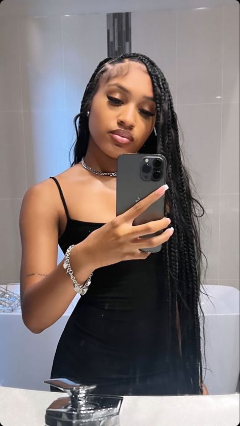 Mirror Pics Black Women, Mirror Picture Black Women, Black Baddie Mirror Pics, Black Woman Mirror Pics, Black Girls Mirror No Face, Pretty Braids, Quick Braided Hairstyles, Braids Hairstyles Pictures, Cute Box Braids Hairstyles