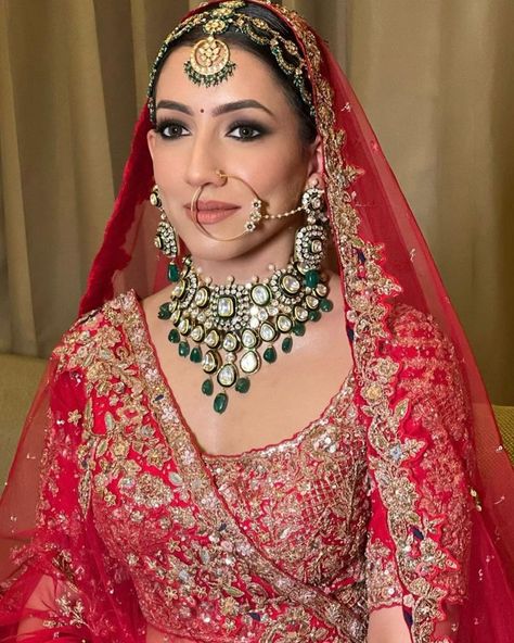 A Bridal Jewelry set will elevate and put your entire Bridal look together. A contrast, simple yet elegant bridal set is what brides are opting for. Moreover, look for these Indian bridal jewelry types to solve all your jewelry related queries.  #bridaljewellery #indianbride #indianwedding #bridalnecklace #dulhanset #bridalaccessories #bridalaccesories #jewellerylover #indianjewellery #earring #bridalearring #kundanjewellery #earringlovers #bookeventzwedding #bookeventz Jewellery With Red Bridal Lehenga, Red Lehenga Bride Jewellery, Jewellery For Red Lehenga, Red Lehenga Bridal Look, Bridal Lehenga Jewellery Ideas, Latest Bridal Jewellery Designs 2023, Makeup On Red Lehenga, Indian Bride Jewelry Set, Indian Bridal Jewellery Set Wedding