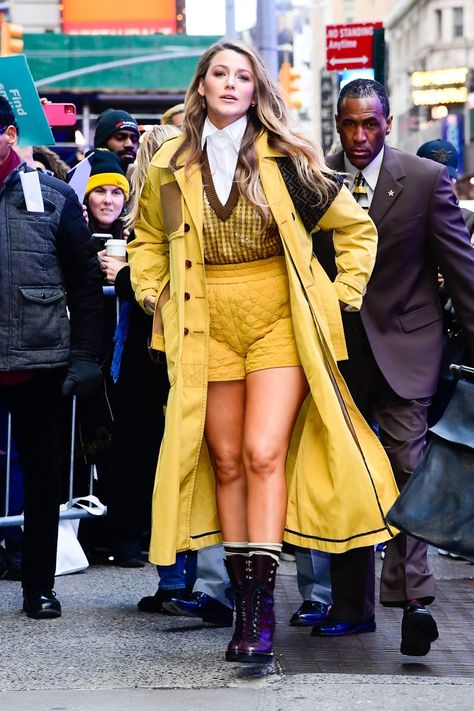 Blake Lively Street Style, Blake Lively Outfits, Blake Lively Ryan Reynolds, Red Leather Dress, Blake Lively Style, Outerwear Trends, Winter Shorts, Red Carpet Outfits, High Fashion Looks