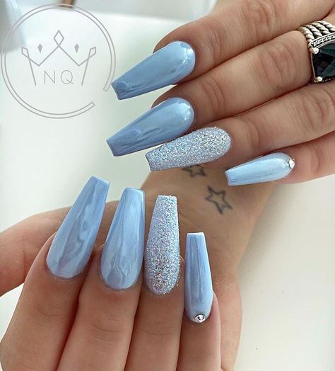 Baby Blue Nails With Glitter, Ongles Baby Blue, Photoshoot Nails, Acrylic Nails Light Blue, Baby Blue Acrylic Nails, Sweet 16 Nails, Shower Nails, Silver Acrylic Nails, Baby Shower Nails