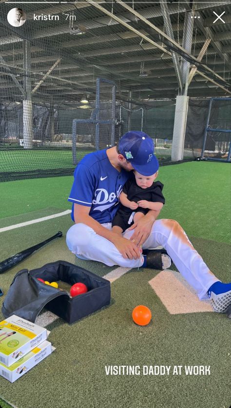 Baseball Family Aesthetic, Baseball Mom Aesthetic, Baseball Wife Aesthetic, Mlb Couples, Mlb Wife Aesthetic, Mlb Family, Baseball Wives, Baseball Gf, Mlb Wife