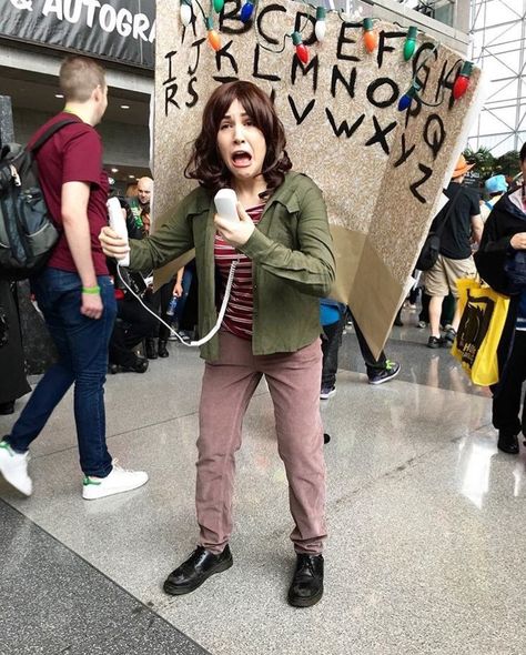 Lily (@odajoe) | Twitter Joyce Byers Costume, Joyce Stranger Things, Collective Soul, Joyce Byers, Netflix Tv Shows, Stranger Things Season 3, Harley Quinn Costume, Stranger Things Art, Stranger Things Characters