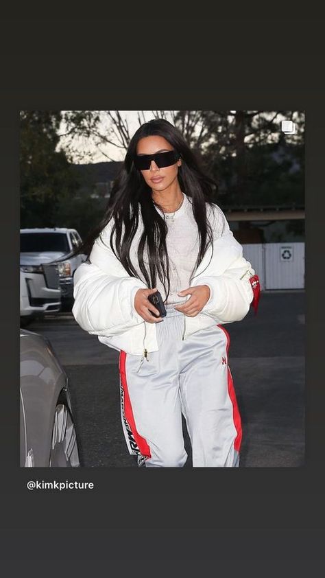 Kim Kardashian 2023 Outfits, Kim Kardashian 2023 Style, Kim K Street Style, Kim Kardashian Street Style, Kylie Jenner Street Style, Kim Kardashian Outfits, Pink Pleated Skirt, Kardashian Outfit, Kim Kardashian Style