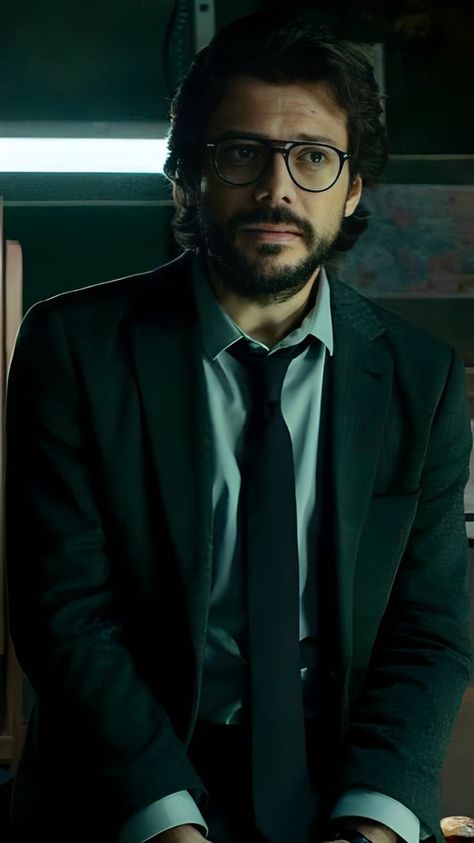 Sergio Money Heist, Professor Wallpaper, Professor Money Heist, Money Heist Professor, Leo Vijay, Game Of Thrones Poster, Easy Clothing, Full Hd Photo, Emoji Pictures