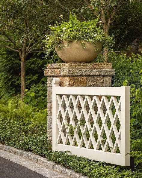 Modern Garden Gate, Backyard Decking, Garden Gate Decor, Dog Gates, Garden Gates And Fencing, Garden Gate Design, Entry Gate, Outdoor Fencing, Dream Farmhouse