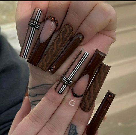 Brown Fall Nails Acrylic Long, Thanksgiving Nail Designs Fall Long, Fall Baddie Nails Brown, Sweater Fall Nails, Thanksgiving Nails Long, Thanksgiving Nail Designs Fall Autumn, Brown Thanksgiving Nails, Thanksgiving Nails Acrylic Coffin, Thanksgiving Acrylic Nails