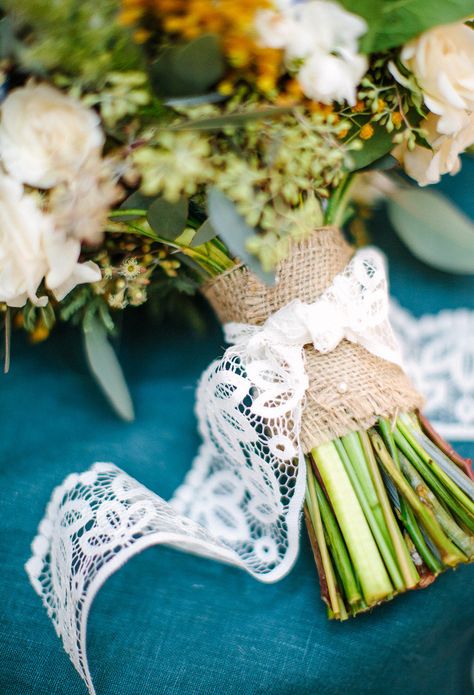 Wrapped Bouquet, Lace Bouquet, Burlap And Lace, Bouquet Wrap, Burlap Lace, Wedding Boho, Beautiful Bouquet, Orange Blossom, Chic Wedding