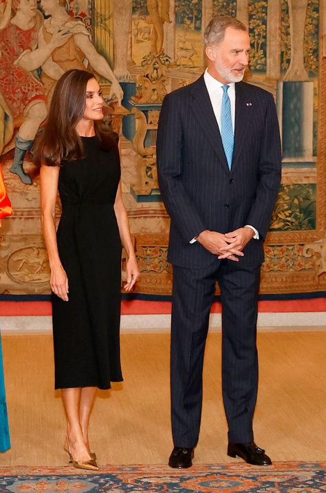 Queen Letizia debuted golden shoes and a natural raffia bag Golden Shoes Outfit, Golden Shoes, A Little Black Dress, Letizia Of Spain, Shoes Outfit, Raffia Bag, Queen Letizia, Black Sleeveless Dress, Medium Hair Cuts