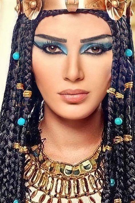 Ancient Egyptian Makeup, Egypt Makeup, Egyptian Eye Makeup, Cleopatra Makeup, Egyptian Hairstyles, Egyptian Aesthetic, Egyptian Makeup, Egyptian Fashion, Egyptian Eye