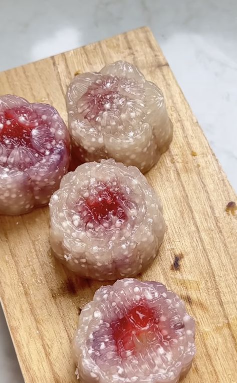 Crystal mooncakes are the vegan and gluten-free mooncakes you need to make this Mid-Autumn festival (easy recipe) — modern asian baking Baked Mooncake Recipe, Easy Mooncake, Asian Pastries, Asian Baking, Snowskin Mooncake, Sago Pearls, Moon Food, Chinese Desserts, Mooncake Recipe