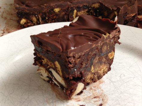 Green & Blacks chocolate tiffin. Recipe uses ginger biscuits. Yum! Chocolate Tiffin Recipe, Chocolate Tiffin, Tiffin Recipes, Fridge Cake, Tiffin Recipe, Biscuit Bar, Ginger Biscuits, Kitchen Windowsill, Book Stand