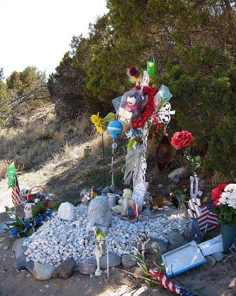 Descanso | Flickr - Photo Sharing! Roadside Memorial, High Desert Landscaping, Northern New Mexico, Southwest Desert, Land Of Enchantment, Taos, Desert Landscaping, Graveyard, Santa Fe