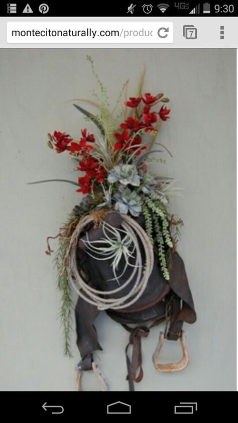 Saddle Wall Decor, What To Do With Old Saddles, Saddle Decor Ideas, Wedding Bathroom Decor, Western Christmas Decorations, Western Living Room Decor, Wedding Bathroom, Ranch House Decor, Western Crafts