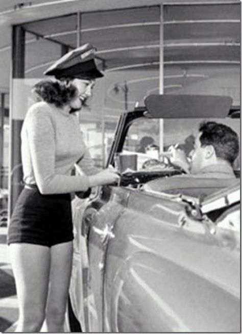 1950's car hop cutie Car Hop, Vintage Diner, Drive In Movie, Vintage Life, Vintage Pictures, The Good Old Days, Mode Vintage, Gas Station, Vintage Photographs