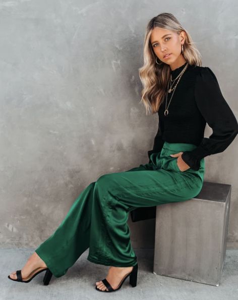 Green Velvet Pants Outfits, Silk Trousers Outfit, Green Wide Leg Pants Outfit, Silk Pants Outfit, Green Trousers Outfit, Velvet Pants Outfit, Satin Pants Outfit, Green Velvet Pants, Colored Pants Outfits