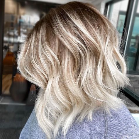 Laura Beverlin Hair, High Light Low Light Hair Blonde, Fall Hair Colors For Blondes Short, Fall 2023 Hair Color Trends Blonde, Fall Blonde Hair Color Low Lights Winter, Fall Balayage Blonde, Fall Blonde Hair Color, Fall Blonde Hair, Blonde Bob Haircut