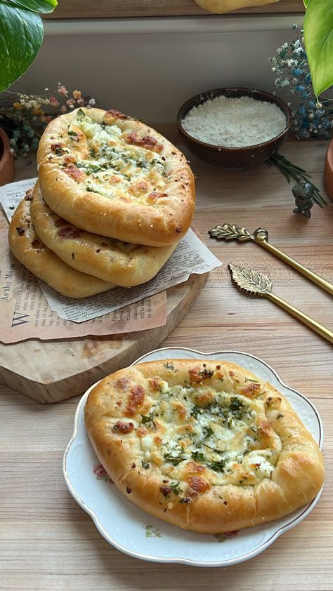 🐘 on Twitter: "Cheese pies 🤌🏼 my favorite comfort recipe ⏲🎞 https://t.co/NpdE59rB0u" / Twitter Cheese Fatayer, Fatayer Recipe, Chicken Alfredo Pizza, Alfredo Pizza, Homemade Bagels, Savory Pastry, Cheese Pies, Dough Ingredients, Baked Cheese