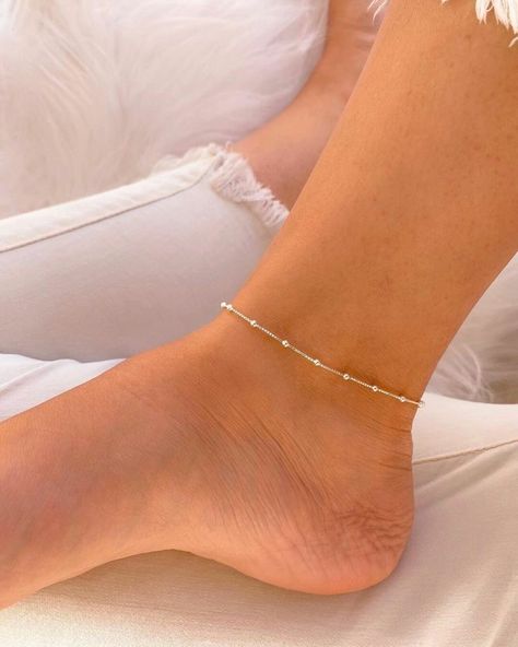 Cute Anklets Aesthetic, Permanent Ankle Bracelet, Anklets Aesthetic, Anklet Aesthetic, Permanent Anklet, Payal Designs Silver, Silver Anklets Designs, Cute Anklets, Silver Ankle Bracelet