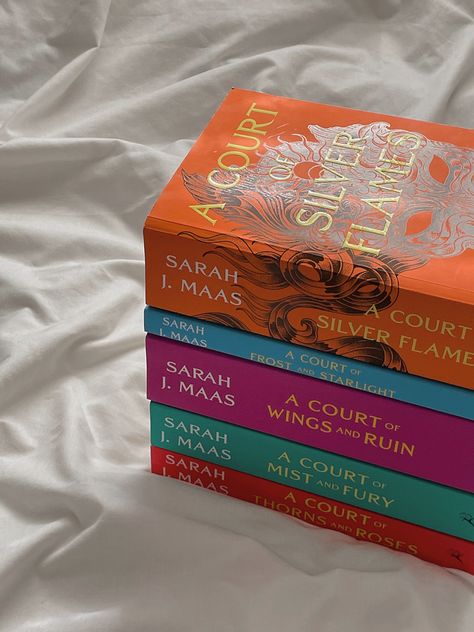 acotar books Reading Fantasy Books Aesthetic, Reading Acotar Aesthetic, Books Fantasy Aesthetic, Acotar Book Aesthetic, Acotar Books Aesthetic, Acotar Series Books, Books Like Acotar, Fantasy Books Aesthetic, Tiktok Books