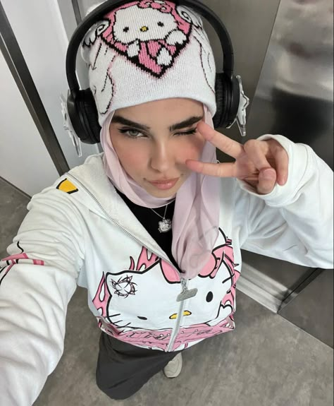 Hijabi Y2k, Hijabi Poses, Selfie Poses Ideas, Hello Kitty Sweater, Muslim Girl Outfits, Hijabi Styles, Kitty Sweater, Insta Story Ideas, Y2k Anime