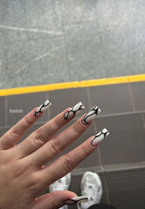 Smokey Black Nails, Wife Nails, Wow Nails, Grunge Nails, Girly Acrylic Nails, Simple Acrylic Nails, Nails Only, Mob Wife, Nails 2024