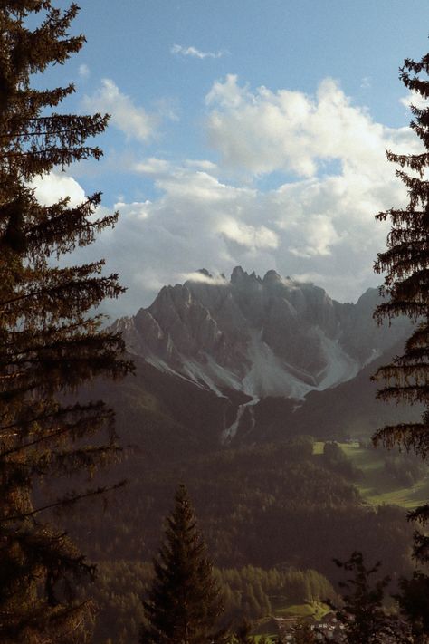 70s Mountain Aesthetic, Film Mountain Photography, Hiking Film Photography, Mountains On Film, Film Photography Mountains, Mountain Film Photography, Vintage Mountain Aesthetic, Dolomites Aesthetic, Life Bucketlist