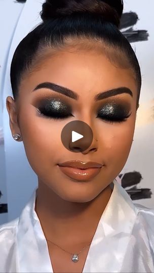 Black Dress Makeup Ideas, Glitter Smokey Eye Makeup, Smokey Eye Glam, Nude Smokey Eye, Metdaan Makeup, Black Smokey Eye Makeup, Bridal Party Makeup, Smoked Eyes, Black Smokey Eye