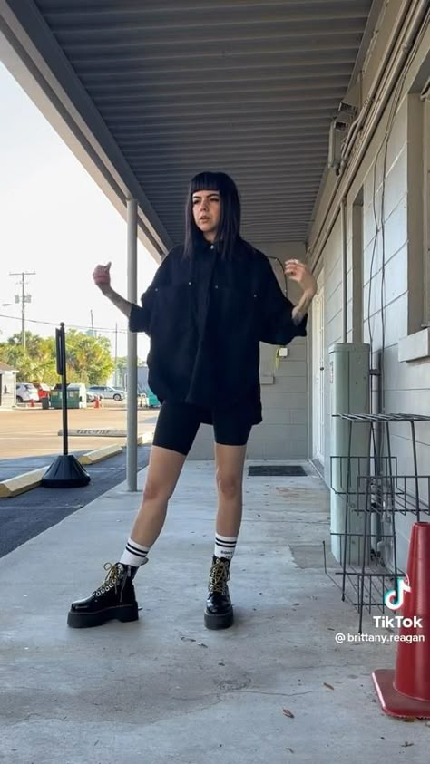 Outfit Cool, Casual Goth, Alt Outfits, Look Rock, Black Clothes, From Tiktok, Looks Black, All Black Outfit, Mode Inspo