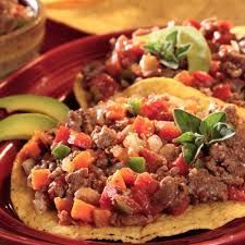 Picadillo con Carne de Res acompañado de verdura Mexican Picadillo, Picadillo Recipe, Food Website, Sausage Recipes, Cookbook Recipes, Veggie Recipes, Crockpot Recipes, Mexican Food Recipes, Love Food