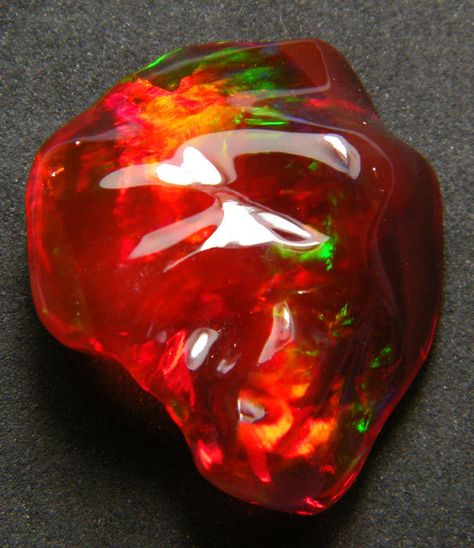 Mexican Fire Opal Dragons Breath Opal, Art Pierre, Dragons Breath, Rock Minerals, Pretty Rocks, Beautiful Rocks, Mineral Stone, Minerals And Gemstones, Rocks And Gems