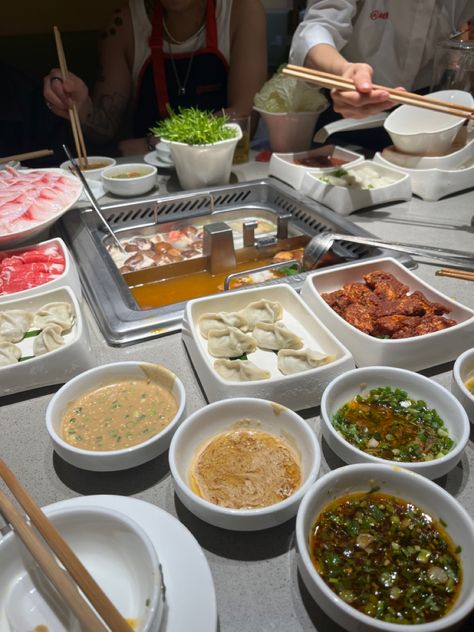 Korean Hotpot Aesthetic, Malatang Aesthetic, Hotpot Aesthetic, Korean Hotpot, Bloxburg Apartment, Seoul Night, Food Korean, Korean Street Food Recipes, Winter Bucket List