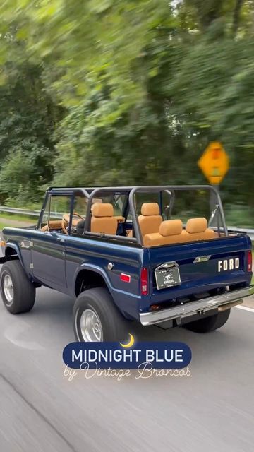 Vintage Ford Bronco Blue, Bronco Restomod, Custom Bronco, Blue Bronco, Vintage Broncos, Surfer Girl Outfits, Vintage Bronco, Bronco Car, Classic Bronco