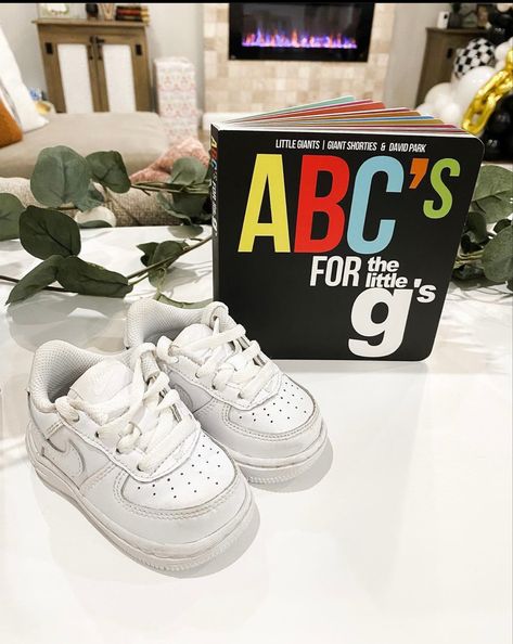 Sneaker Themed Nursery, Sneaker Baby Shower Theme, Nike Baby Shower Theme, Baby Boy Sip And See, Boy Nursey, Chelsea Baby, Nursery Baby Room, Baby G, Baby Shower Winter