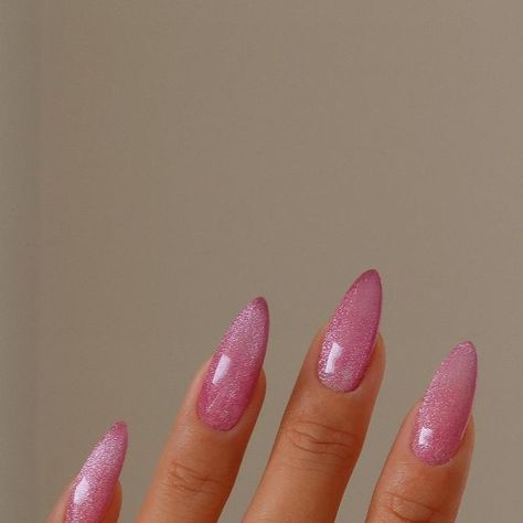 Pink Chrome Glitter Nails, Pink Nails W Glitter, Pink Cateye Nail, Pink Nails Sparkle, Sparkle Pink Nails, Cat Eye Nails Pink, Pink Cat Eye Nails, Glitter Nails Pink, Glitter Pink Nails