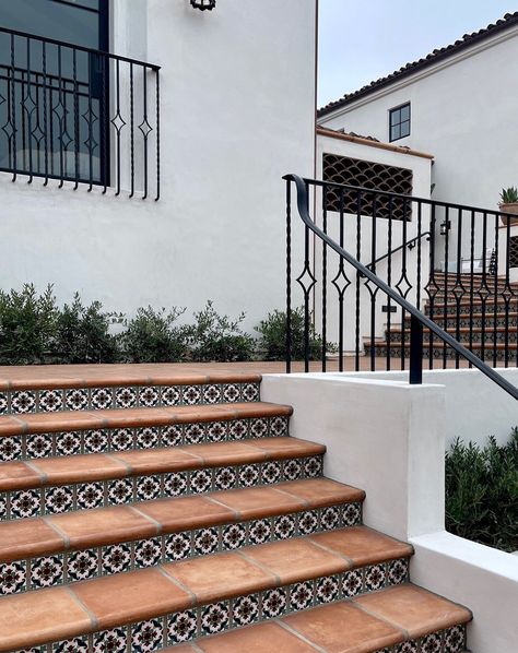 Spanish Tile Exterior, Spanish Tiles Outdoor, Mexican Brick House, Tiled Stairs Outdoor, Mosaic Stairs Outdoor, Backyard Tile Ideas, Mexican Stairs, Spanish Style Homes Exterior Curb Appeal, Mexican Home Interior