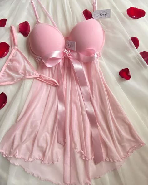 Lingerie Rosa, Women's Outfits, Night Dress, Pajamas, Lingerie, Bra, Wardrobe, Bed, Pink