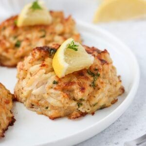 Whole30 + Keto Maryland Crab Cakes - Mary's Whole Life Cakes With Sauce, Paleo Crab Cakes, Gluten Free Crab Cakes, Maryland Crab Soup, Maryland Crab Cakes, Maryland Crabs, Crab Cake Recipe, Whole30 Keto, Seafood Salad