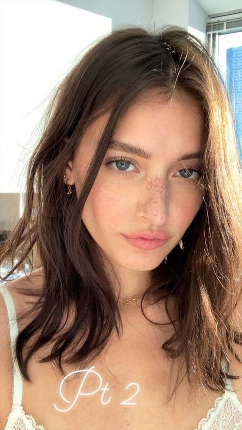 Jessica Clements, Brown Hair Green Eyes, Jessica Clement, Brown Hair Blue Eyes, Pale Girl, Girl With Brown Hair, Brunette Girl, Light Brown Hair, Green Hair