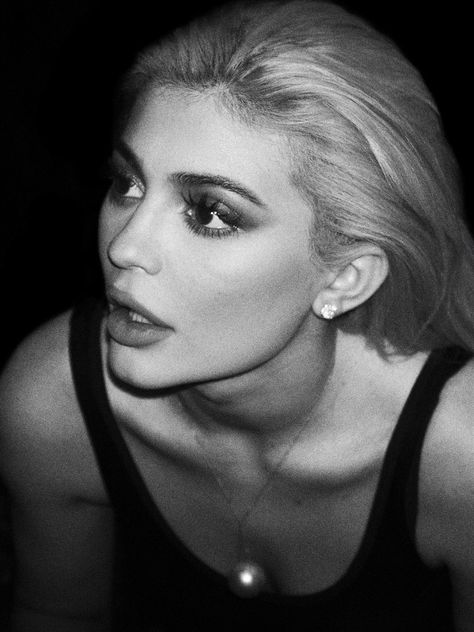 Vogue Paris Editorial, Kylie Jenner Photoshoot, Kylie Jenner Photos, Beauty Entrepreneur, Elle Us, Violet Grey, King Kylie, Vogue Japan, Beauty Magazine