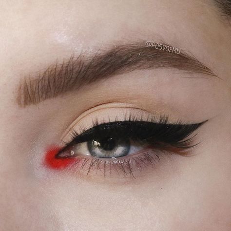 #nowplaying ¿Qué calor?  Why is red so rarely used as inner corner highlight? @sugarpill love+, halo lashes @jeffreestarcosmetics redrum… Make Up Designs, Red Eyeliner, Eye Makeup Pictures, Eye Makeup Designs, Makijaż Smokey Eye, Edgy Makeup, Black Makeup, Makeup Eye Looks, Creative Eye Makeup