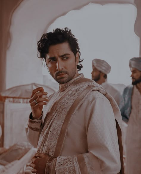 Indian Prince Aesthetic, Indian Man Aesthetic, Indian Men Aesthetic, Romantic Academia Aesthetic, Prince Aesthetic, Ponniyin Selvan, Royal Indian, Indian Illustration, Indian Couple